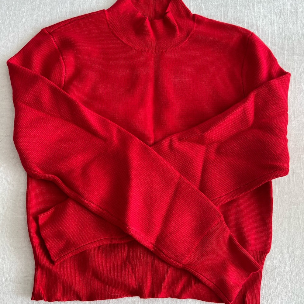 Women’s Abercrombie & Fitch Size Medium sweater.